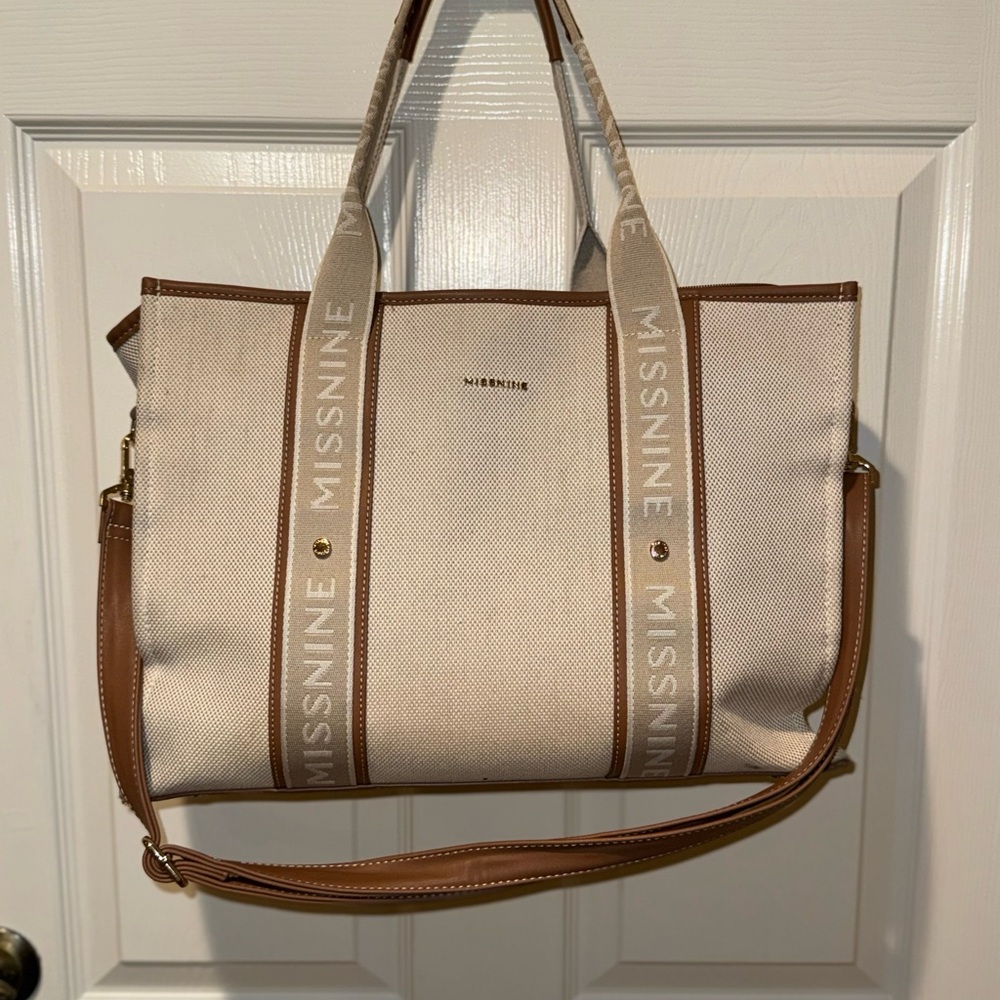 Women’s work bag. Great condition. Very durable.